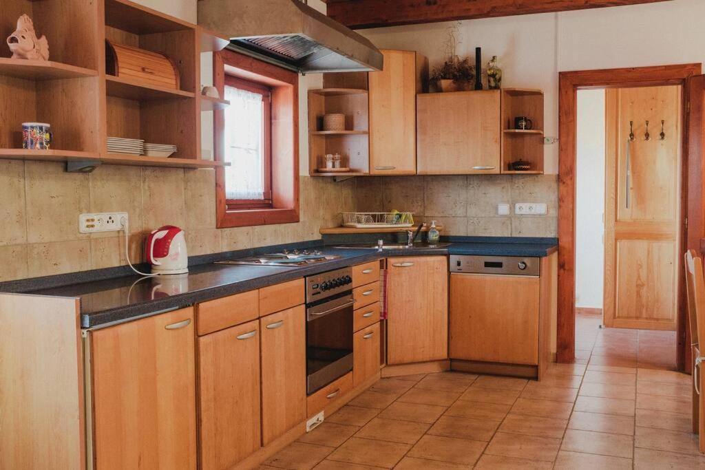 Krasny Srub Na Jihu Brna Vila Zelesice Exterior foto